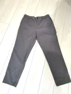グレー スラックス バックポケット付き