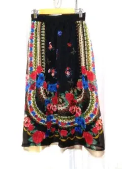 イズスカラー　シフォンスカート　黒地　薔薇柄　ローズ柄