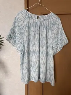 【美品】アルファベッツアルファベット　半袖ブラウス　Fのサムネイル
