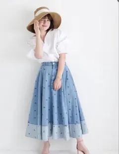 OBLI（オブリ）チェリー柄刺繍 ボリュームフレアデニムフレアスカート 完売品のサムネイル