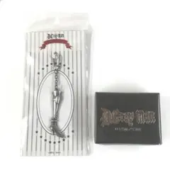 2点 D.Gray-man リナリー 黒い靴キーホルダー＆団服ボタンチャーム