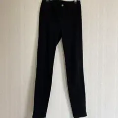 黒 スキニーパンツ
