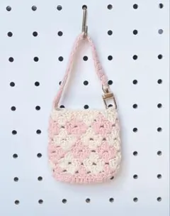 花　桜色　ミニポーチ　バッグチャーム　ハンドメイド　かぎ編み