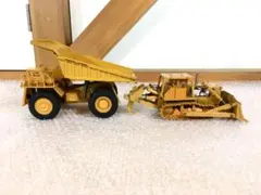 ○【２種セット】KOMATSU HD1200M ダンプトラック ブルドーザー ○【2種セット】KOMATSU HD1200M ダンプトラック ブルドーザー 2025年