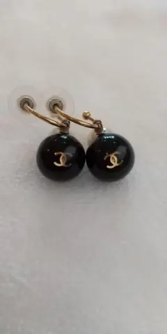 ヴィンテージ CHANEL ボール型ピアス 黒