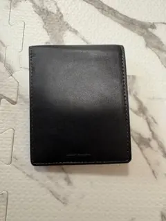 黒いレザー二つ折り財布