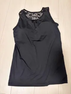レース付き黒タンクトップ　スポーツウェア　ヨガウェア