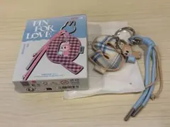 POP MART THE MONSTER PIN FOR LOVE ストラップ