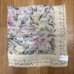 値下げ！新品未使用ユキコハナイ(花井幸子)シフォンシルク大判スカーフのサムネイル