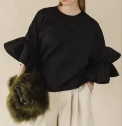 heve へイヴラッフルジャケットBL ブラウス ブラック 中古・古着通販】Heve (ヘイヴ) ラッフルグログラントップス ブラック