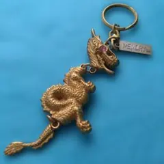 【超希少】動くドラゴン　金の龍　ヴィンテージ キーホルダー オッドアイ 　レトロ