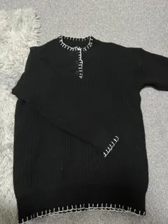 ブラックニットセーター 白いステッチ