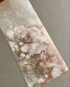 桜咲くフラワーアゲートタワー 天然石 天然石ポイント 置物　　90mm