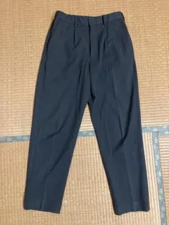 ユニクロ　タックテーパードパンツ（ワイドフィット）　ダークグレー　Sサイズ