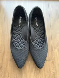 VIVAIA 37.5 ネイビー　Vカット　ポインテッドトゥ フラットシューズ VIVAIA 37.5 ネイビー Vカット ポインテッドトゥ フラットシューズ