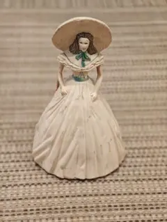 NAO by Lladro 少女の陶器人形 置物 - メルカリ