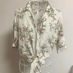 C by one【XS】ボタニカル柄リネン混風 前結びクロップドブラウス 希少