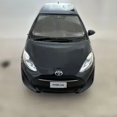 トヨタ アクア　ミニカー　1/30 ブラッキッシュアゲハ