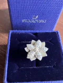 ★SWAROVSKIスワロフスキー　イヤリング　フラワー
