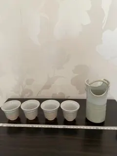 新品　萩焼　陶器製お猪口4個と酒器1個セット　水差し　花瓶　一輪挿し　左道具