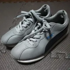 【値下げ】PUMA グレー スニーカー　24センチ