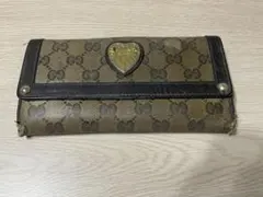 GUCCI 二つ折り財布 ハート金具付き