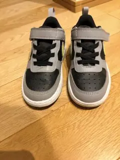 NIKE キッズ スニーカー グレー ブラック