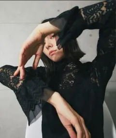 anothers・フリル袖レースブラウス・ブラック