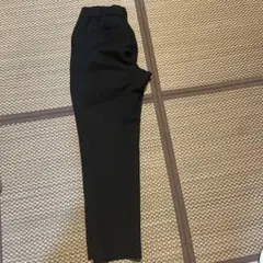 黒のカジュアルパンツ スリムフィット