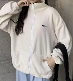 ブルゾン フリースボア ワンポイント刺繍 スタンドネックジップアップジャケット