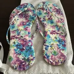 GU ジーユー蜷川美花コラボ花柄ビーチサンダルのサムネイル