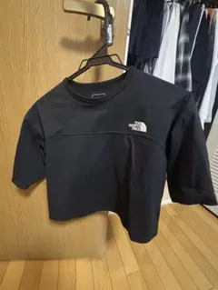 ノースフェイス　Tシャツ　ショート丈のサムネイル