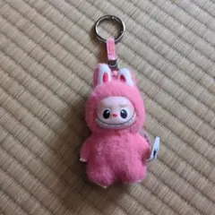 ラブブ、ぬいぐるみキーホルダー