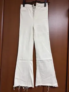 Bershka ホワイト ブーツカットデニム EU38