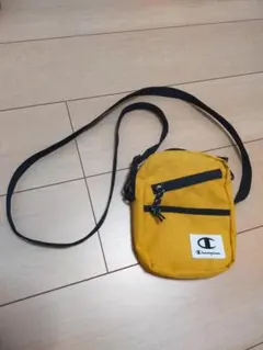 Champion イエロー サコッシュ 2ポケット