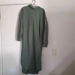 ITEMS URBAN RESEARCH フード付きロングワンピース グリーン