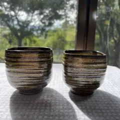 ストライプ模様の陶器製湯飲み2個セット