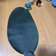 シンコードバングリーン10dm　水染めコードバンハギレ　厚み約1.5ミリ前後