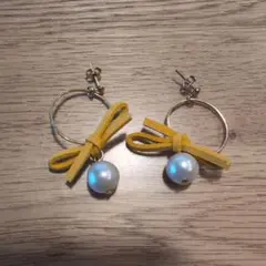 イエローリボン付きフープピアス