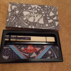 ViviennewestWood扇子とハンカチ