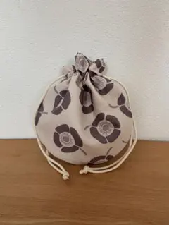 ハンドメイド作品　北欧風の生地　まあるい小さな巾着袋