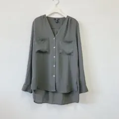 H&M 長袖シャツ 36 カーキ Vネックのサムネイル