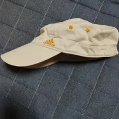 adidas キャップ　ベージュ