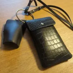 ブラックレザー スマホショルダーバッグ クロコダイル調