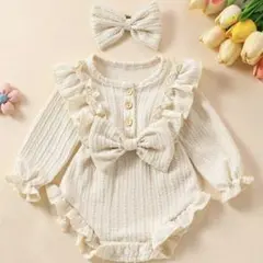 クリーム色フリル付きワンピースとヘアバンド