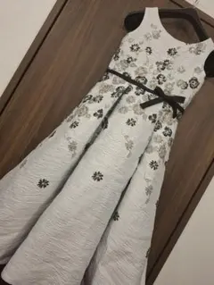 美品 ベリージェネ 120～130 花柄パール刺繍 織り生地ドレス フレア 