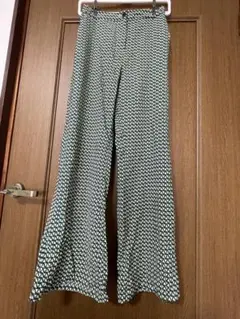 h&m 幾何学模様のワイドパンツ　グリーン