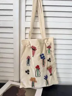 キャラクター刺繍トートバッグアルベロベロ アルベロベロ 豚の刺繍トートバッグ - メルカリ