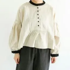 Samansa Mos2スタンドカラーギャザーブラウス