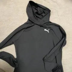 PUMA フード付き ブラック トップス